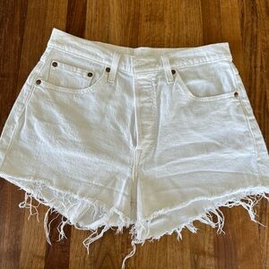 White Levi’s 501 Jean shorts